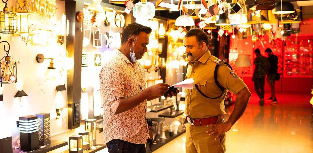 पुरुष प्रेम के स्थान पर प्रशांत अलेक्जेंडर के साथ कृष्ण