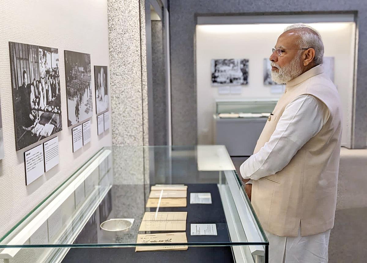 प्रधानमंत्री नरेंद्र मोदी ने जापान के हिरोशिमा में पीस मेमोरियल म्यूजियम का दौरा किया।