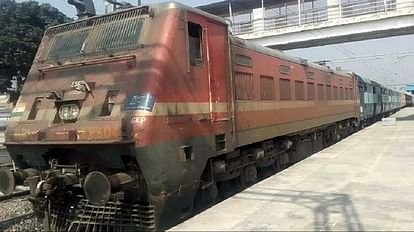 Varanasi: Polytechnic first year student jumped in front of the train and gave his life, shocking reason came