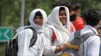 Silence spread in monuments due to hot wind day temperature in Agra was 41.7 degree Celsius