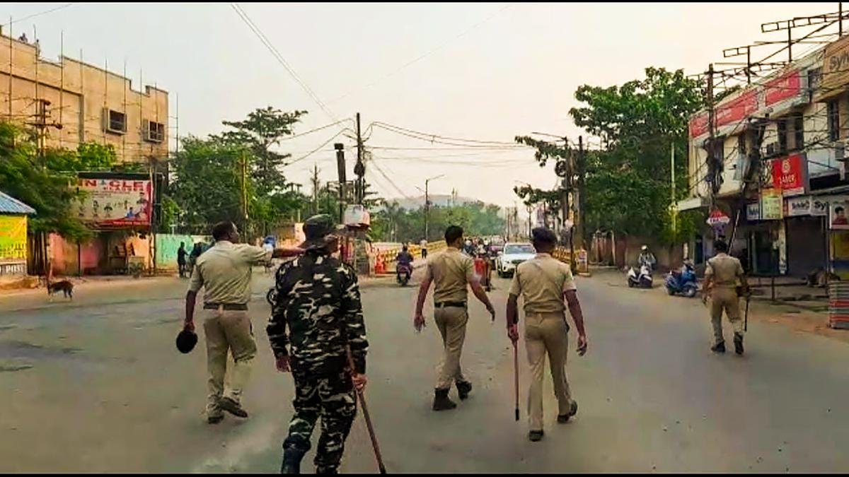 ओडिशा के हिंसा प्रभावित संबलपुर में इंटरनेट निलंबन की अवधि बढ़ाई गई, कुल 85 गिरफ्तारियां हुईं