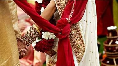 condition of two grooms before marriage first tied garland and second took seven rounds limping