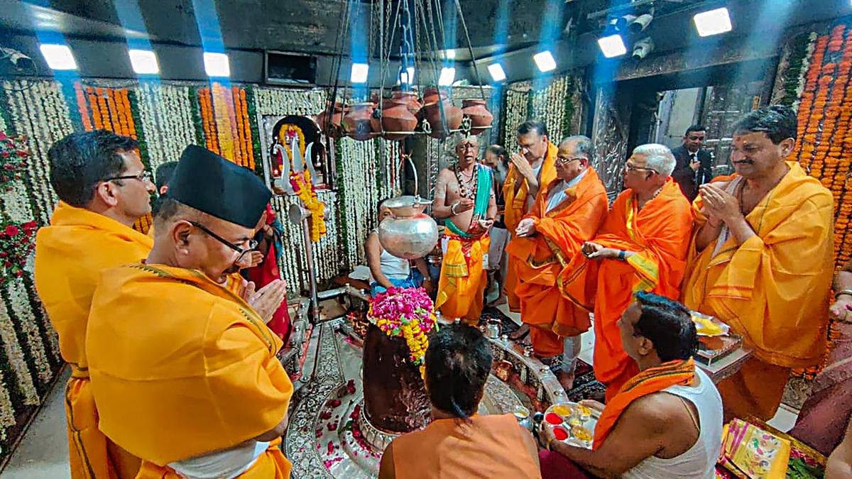 नेपाल के पीएम ने मप्र के महाकालेश्वर मंदिर में की पूजा-अर्चना