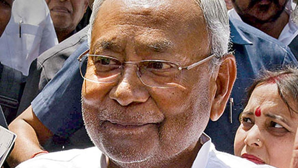 ‘Lok Sabha polls likely to be advanced’: Nitish backs Mamata