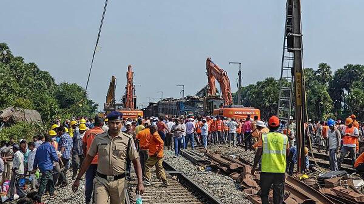 Local people extended support voluntarily for rail accident victims